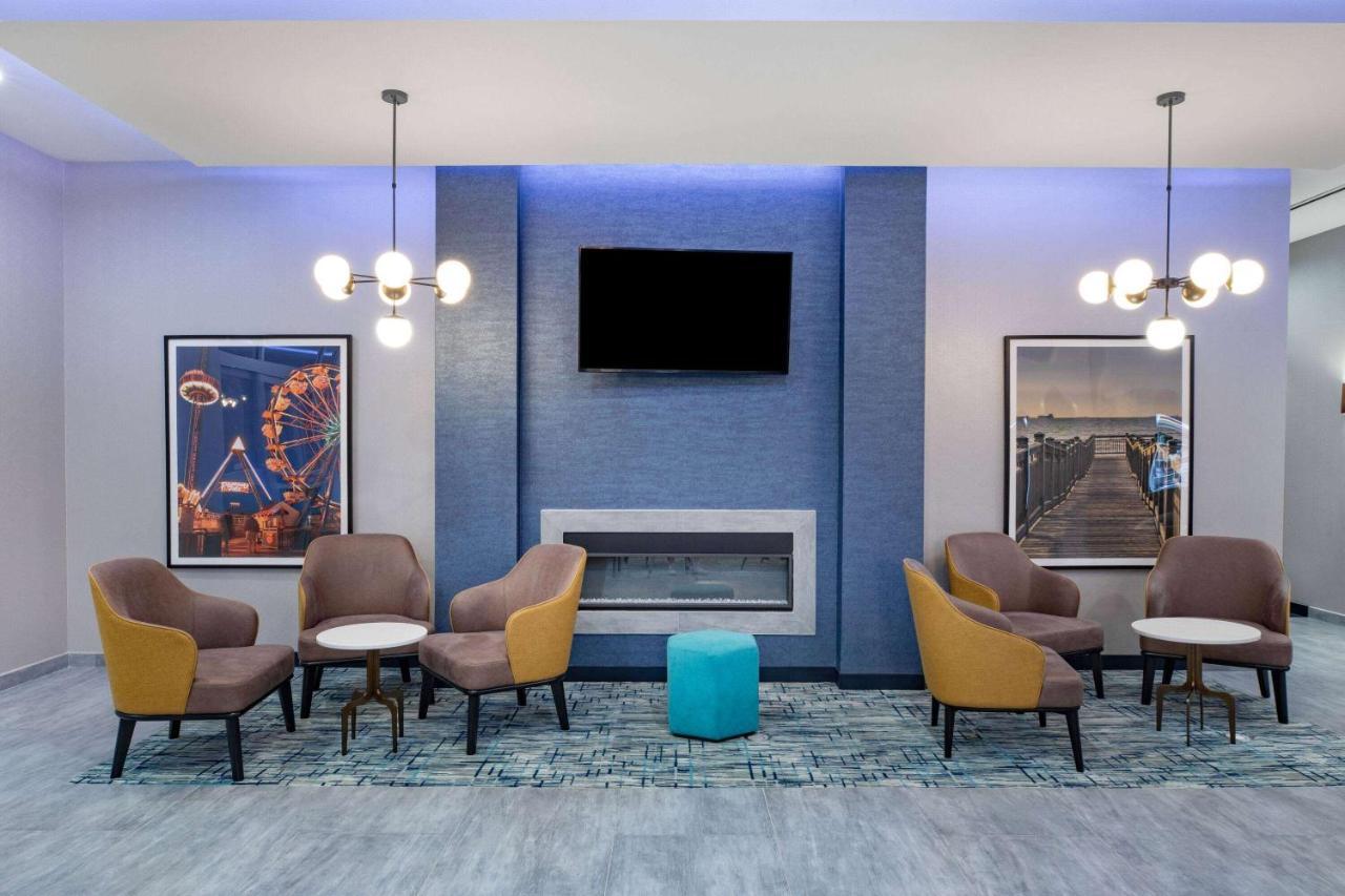 La Quinta Inn & Suites By Wyndham Galveston North At I-45 Exteriör bild
