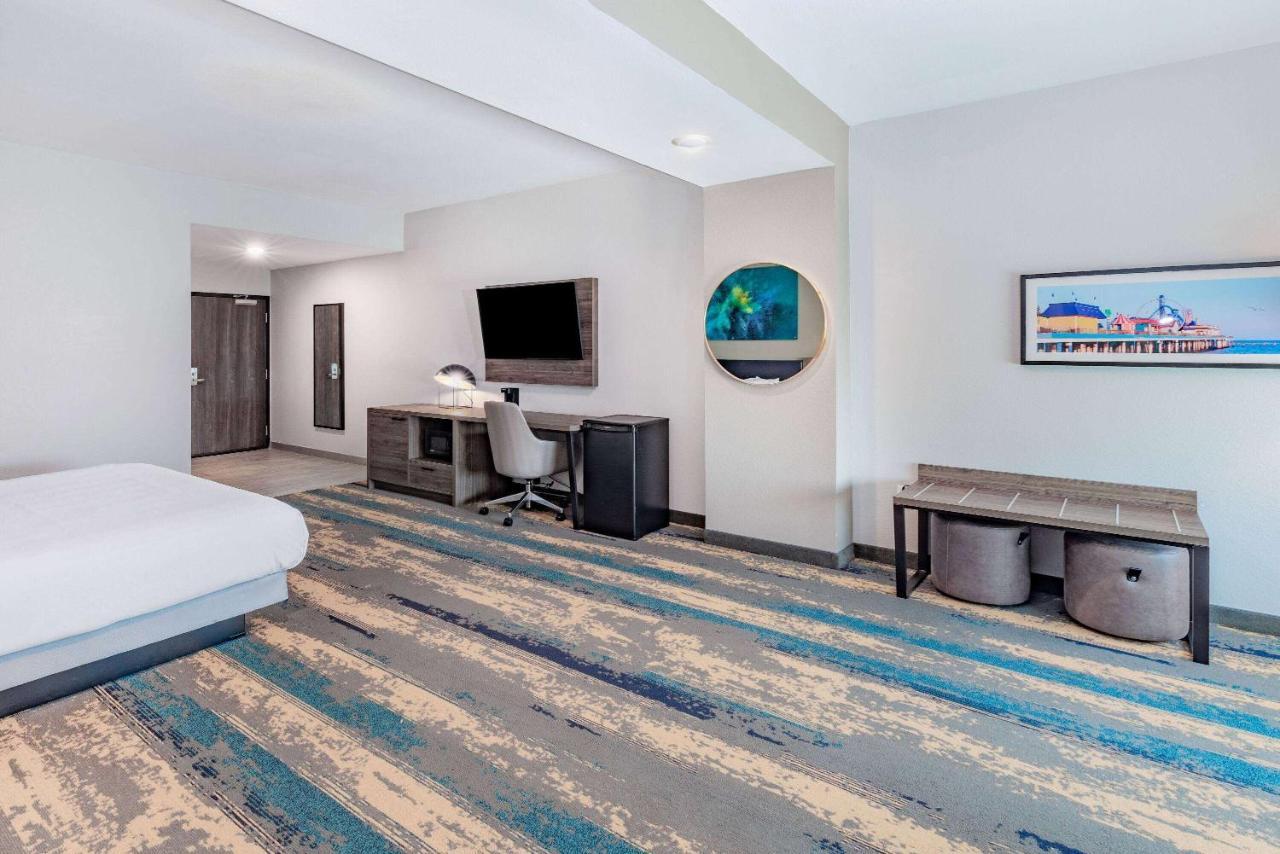 La Quinta Inn & Suites By Wyndham Galveston North At I-45 Exteriör bild