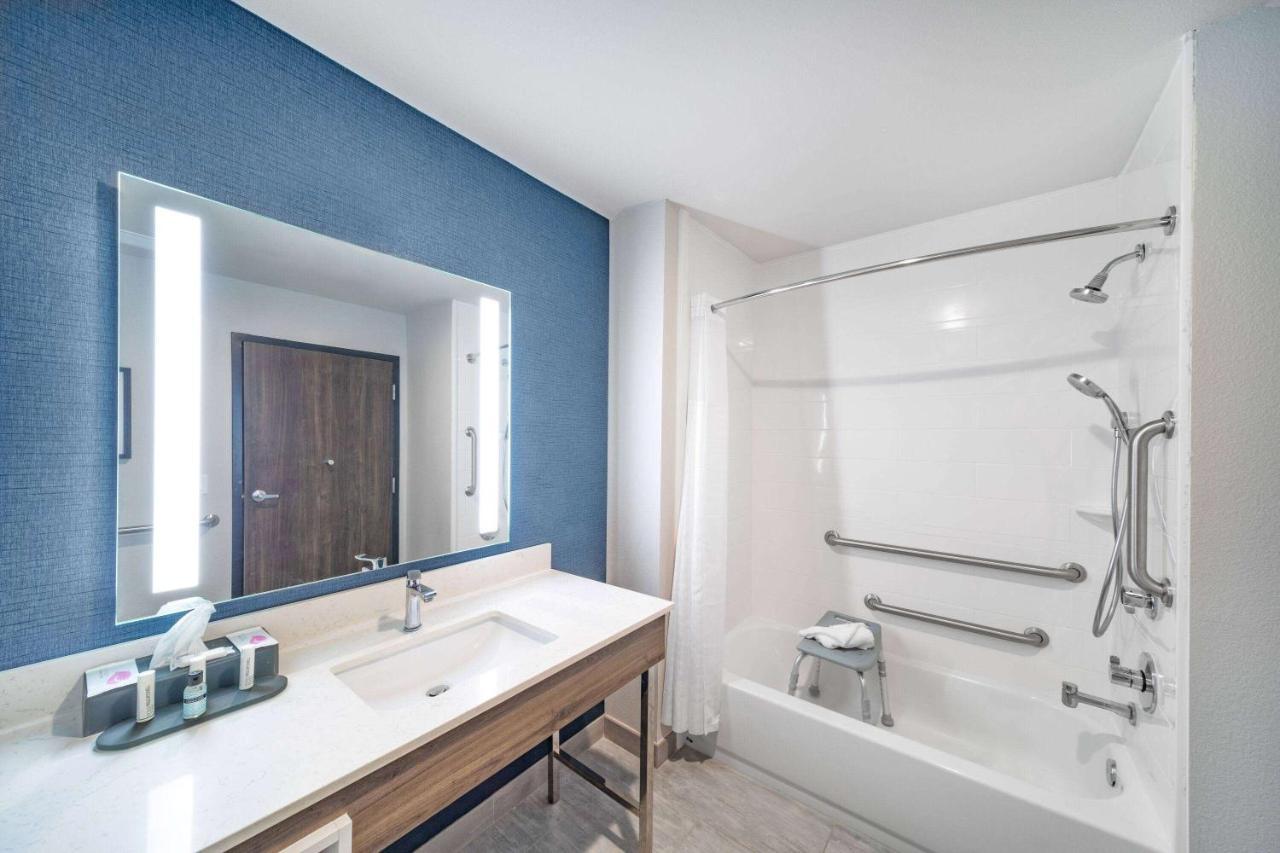 La Quinta Inn & Suites By Wyndham Galveston North At I-45 Exteriör bild