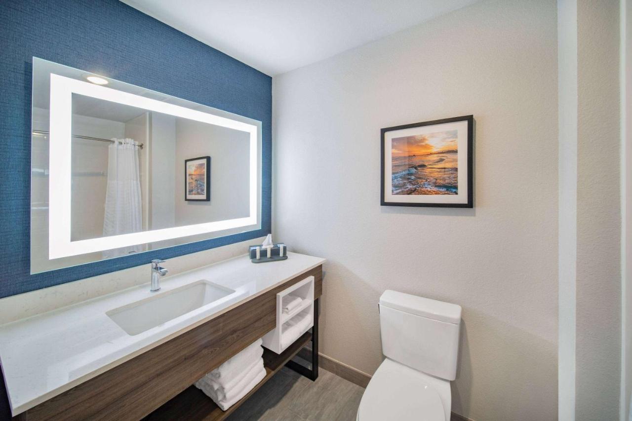 La Quinta Inn & Suites By Wyndham Galveston North At I-45 Exteriör bild