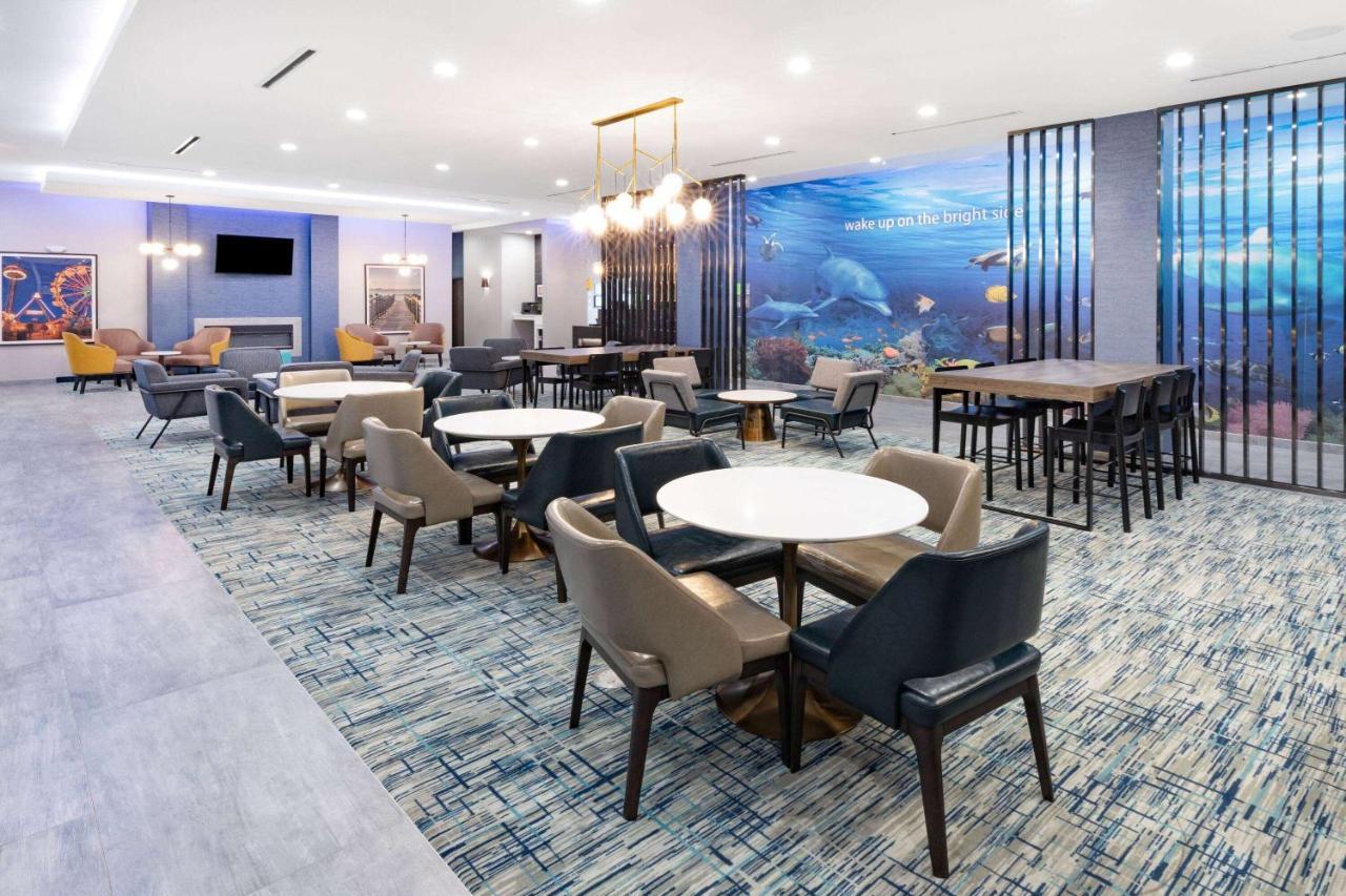 La Quinta Inn & Suites By Wyndham Galveston North At I-45 Exteriör bild