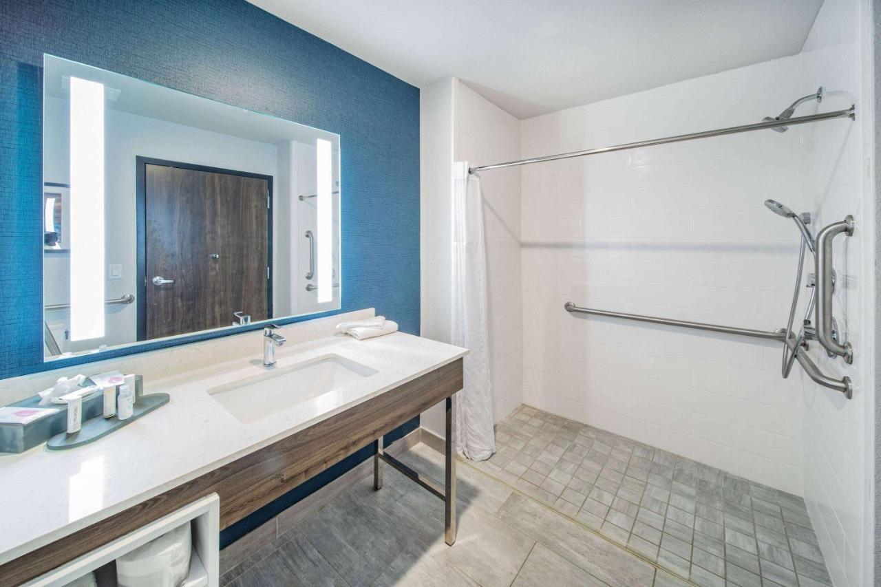 La Quinta Inn & Suites By Wyndham Galveston North At I-45 Exteriör bild